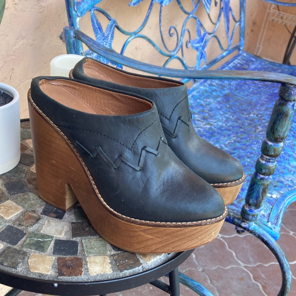 Free People navy blue and Brown Leather Mules
